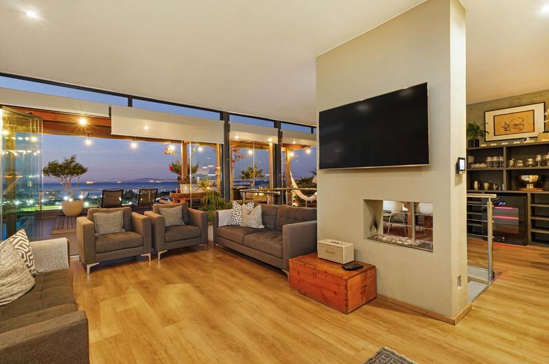 4 Bedroom Property for Sale in Green Point Western Cape